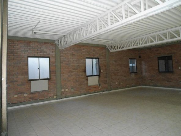 Warehouse: Parque Industrial Y Comercal Tulua A-2, Tulua, AK 00000